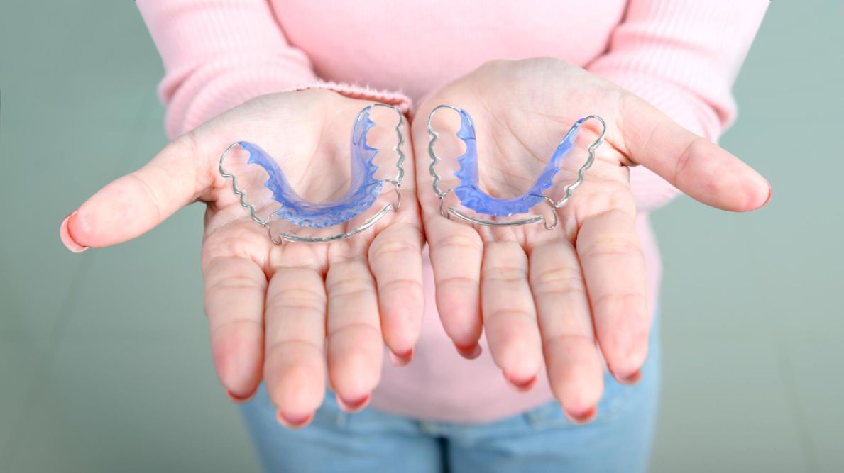 Retainer ruchomy